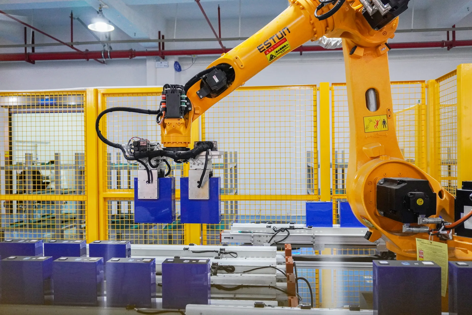Robotic battery cell handling station